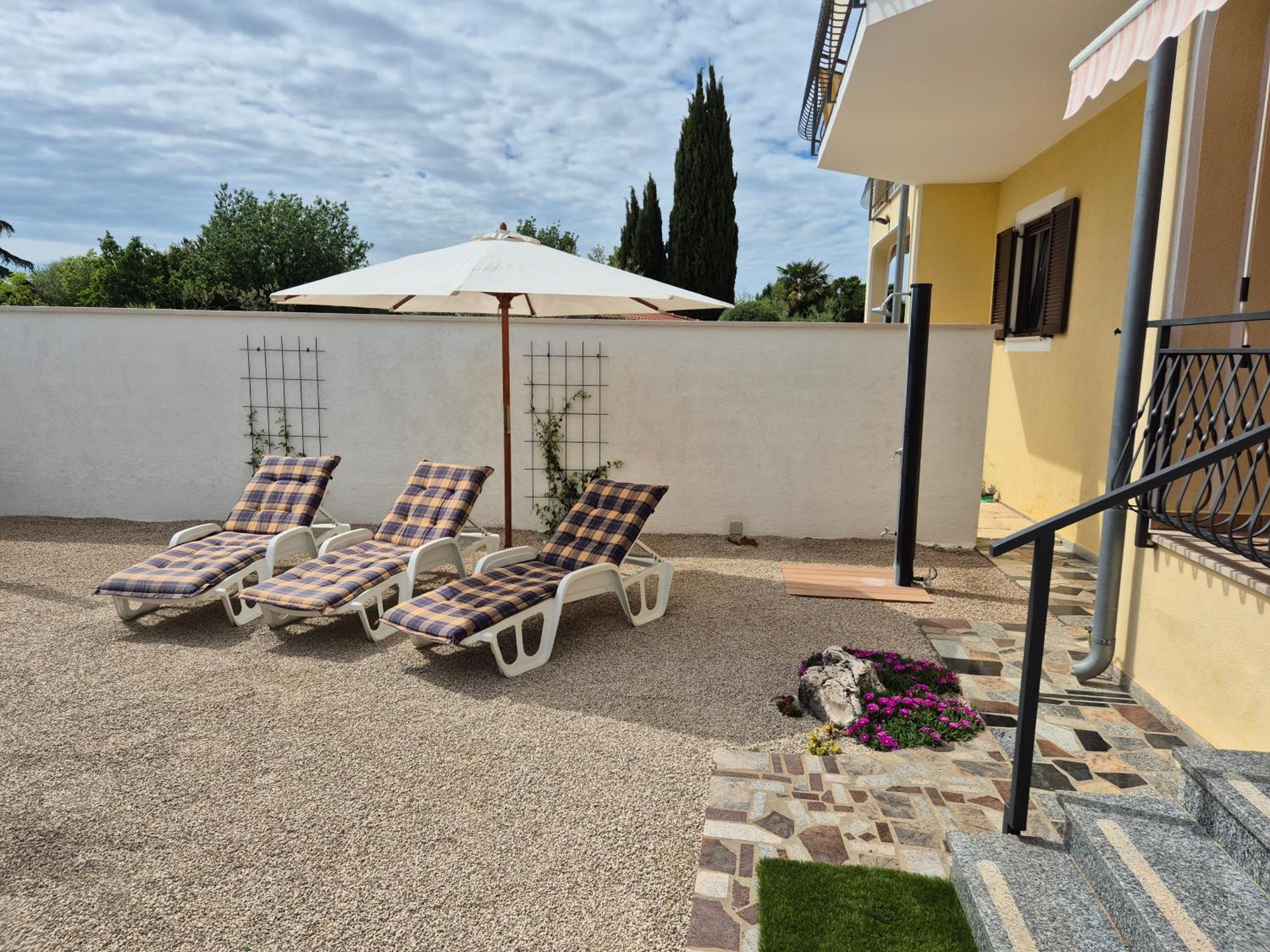 Apartment Vinja Porec - Privat Garden - Whirlpool Kültér fotó