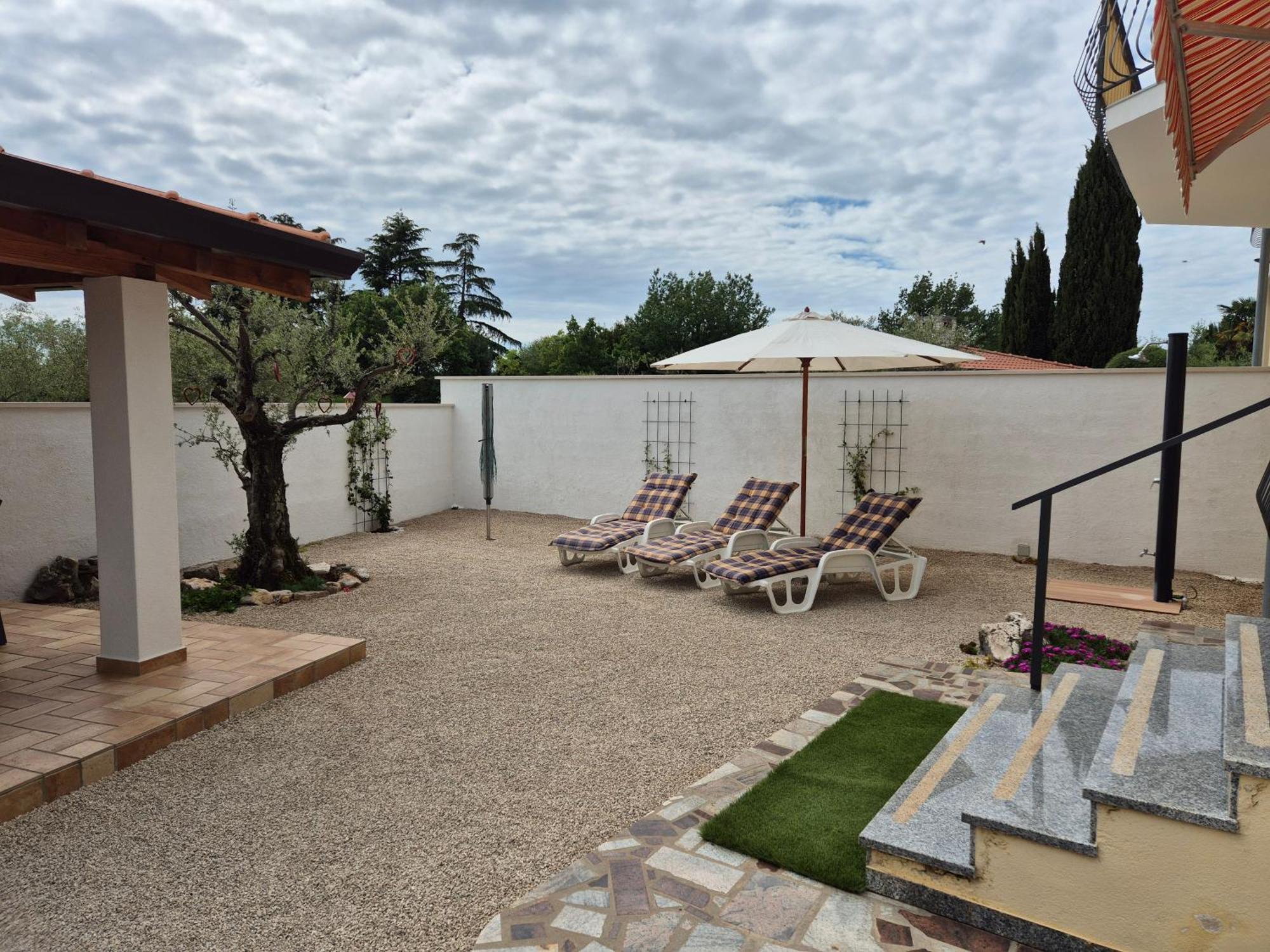 Apartment Vinja Porec - Privat Garden - Whirlpool Kültér fotó