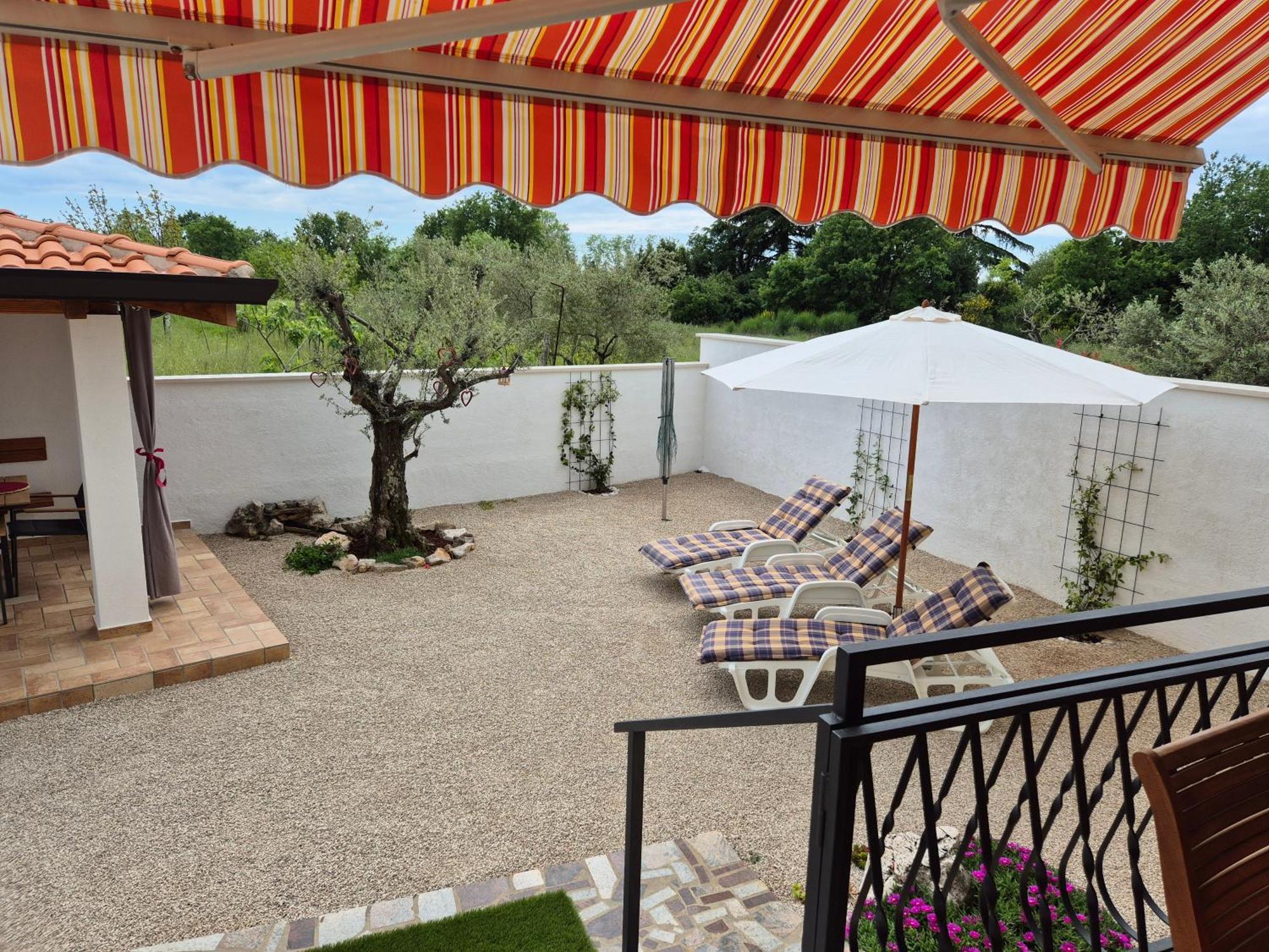 Apartment Vinja Porec - Privat Garden - Whirlpool Kültér fotó