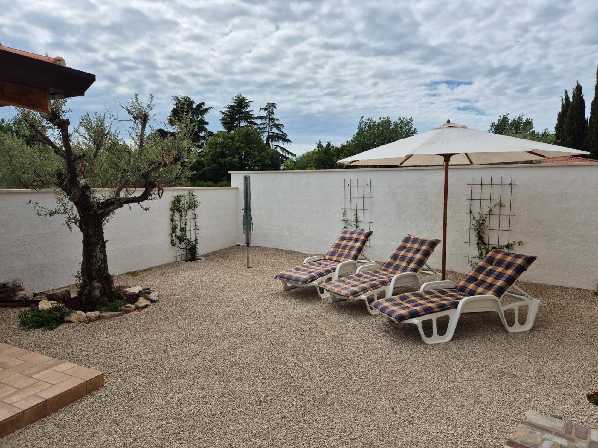 Apartment Vinja Porec - Privat Garden - Whirlpool Kültér fotó
